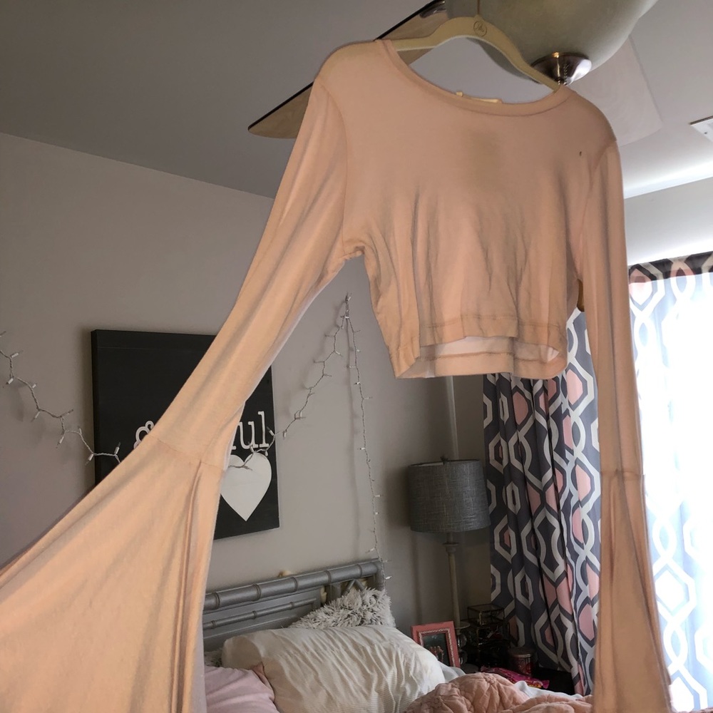 Audrey 3+1 NWT Blush Cropped Bell-Sleeved Shirt
